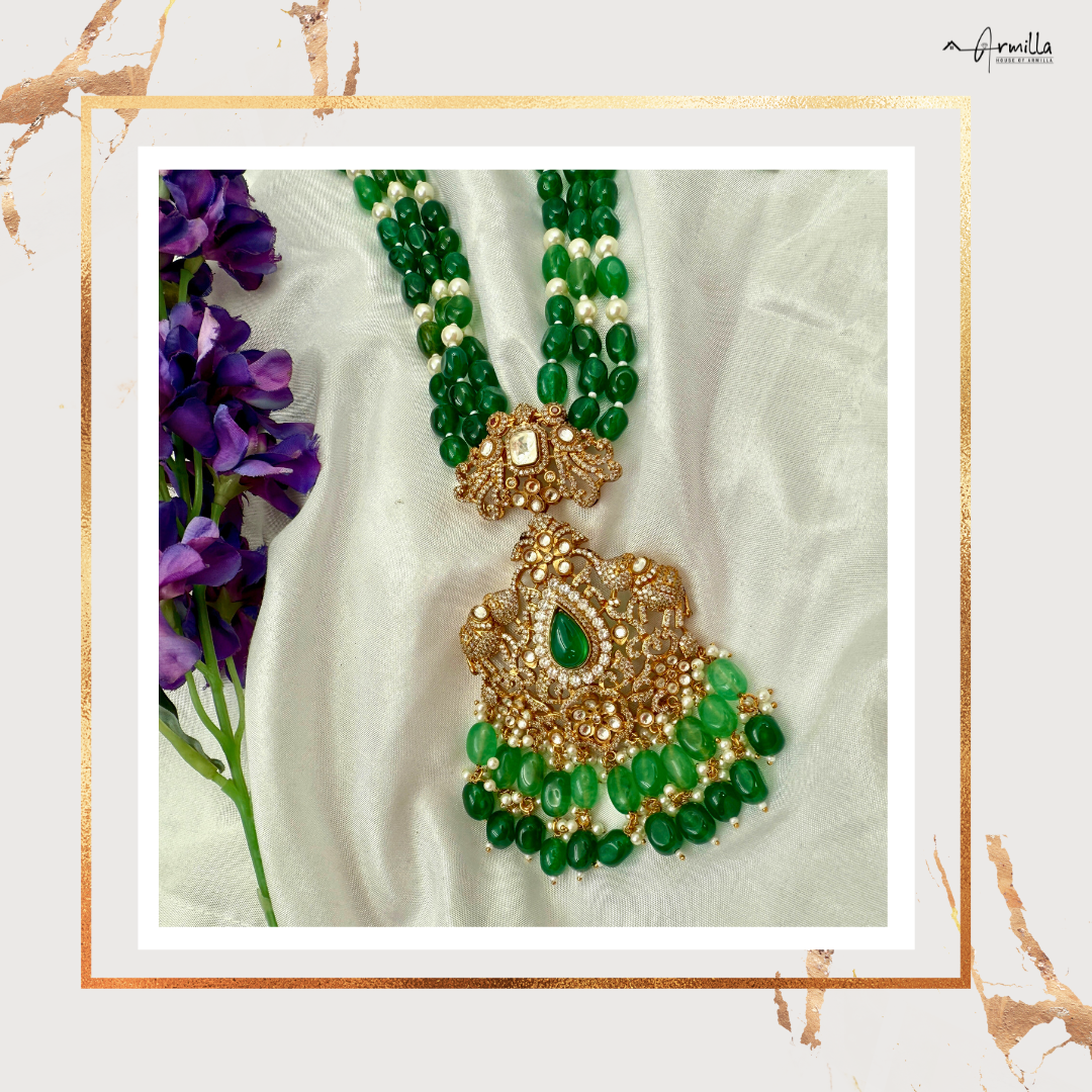 Royal Emerald Kundan Necklace – A Timeless Statement of Elegance